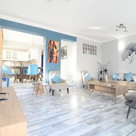 Villa Blue By The Pool, Near Sea Kuşadası