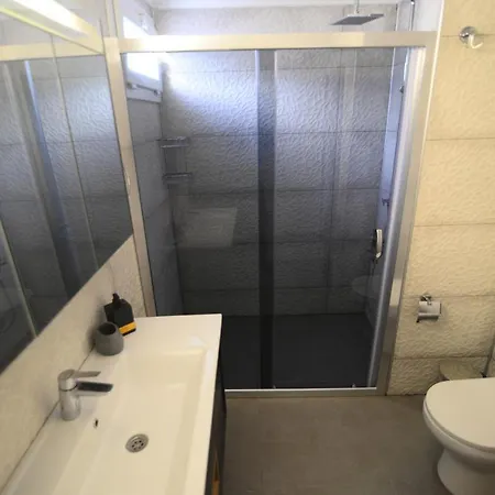 Blue By The Pool, Near Sea Villa *