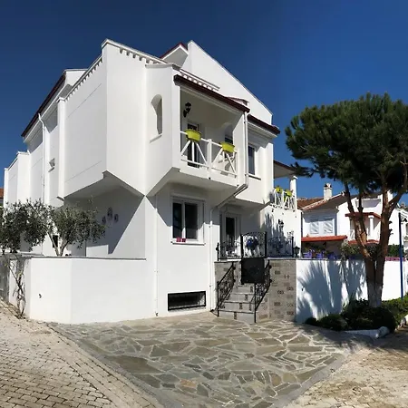 Blue By The Pool, Near Sea Villa *